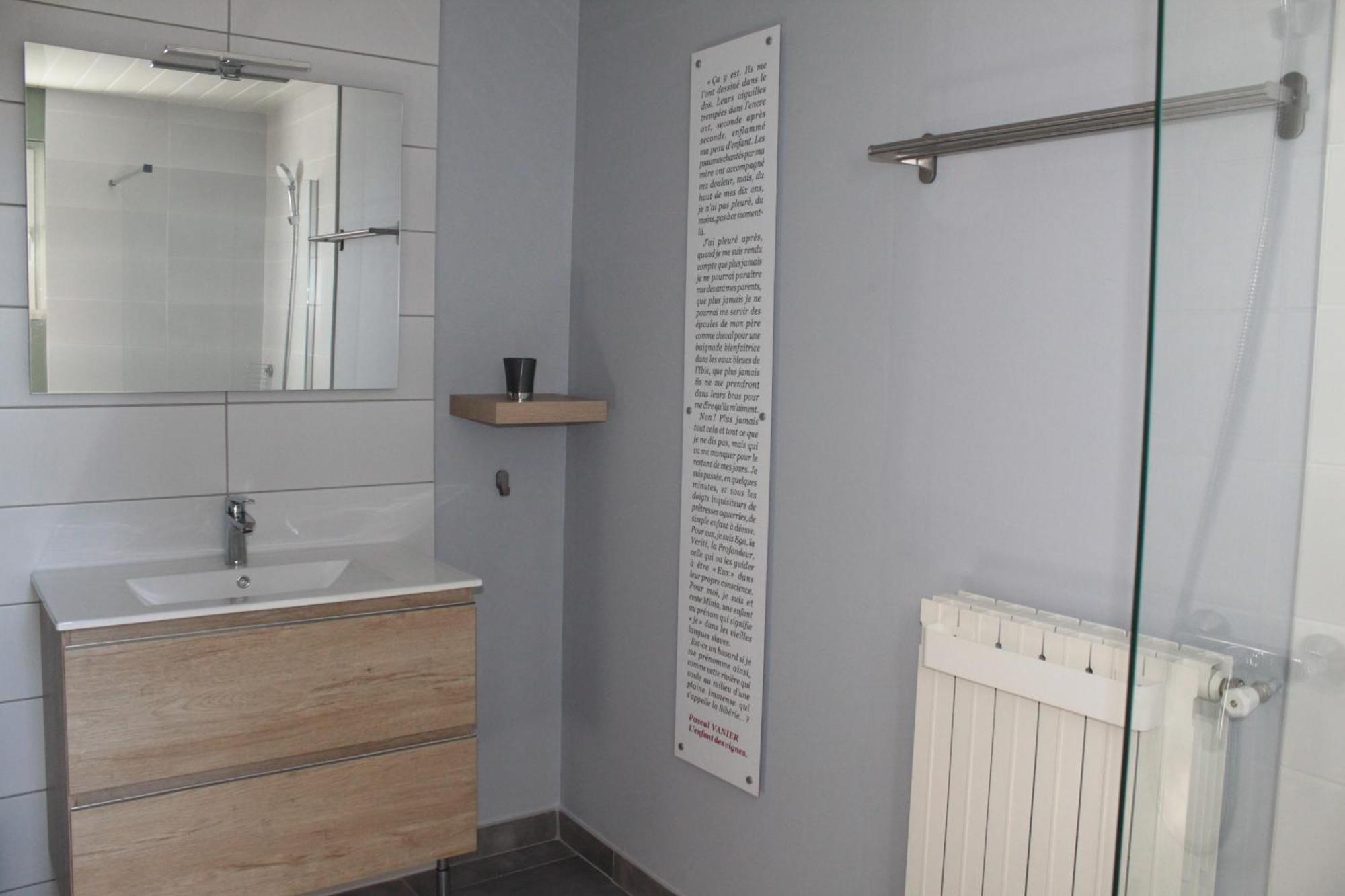 Chambres D'Hotes Des Couleurs Et Des Mots Villeneuve-de-Berg Exteriér fotografie