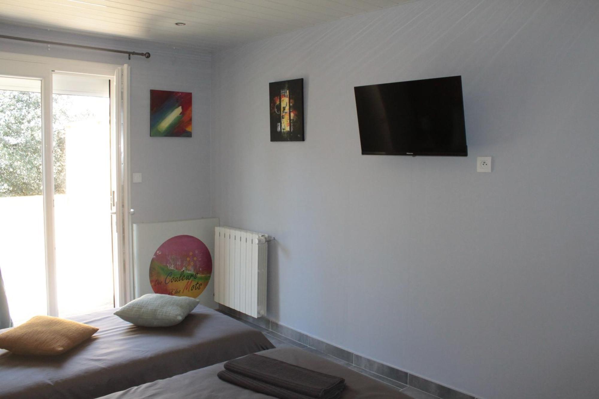 Chambres D'Hotes Des Couleurs Et Des Mots Villeneuve-de-Berg Exteriér fotografie