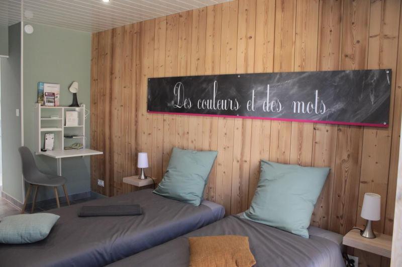 Chambres D'Hotes Des Couleurs Et Des Mots Villeneuve-de-Berg Exteriér fotografie